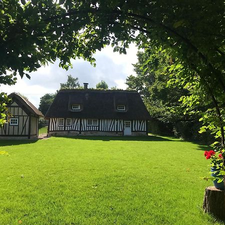 La Gloriette gîte situé Dans La propriété Dun magnifique manoir Vatteville Extérieur photo