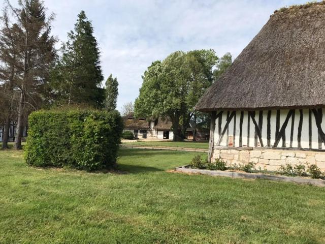 La Gloriette gîte situé Dans La propriété Dun magnifique manoir Vatteville Extérieur photo